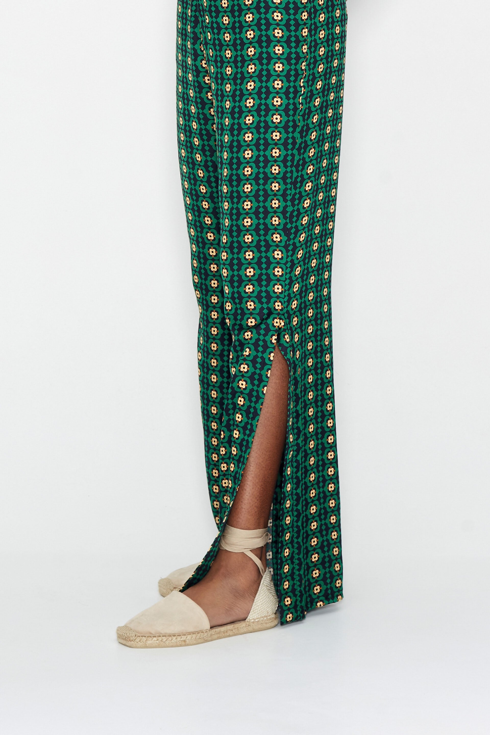 FOREST GREEN
