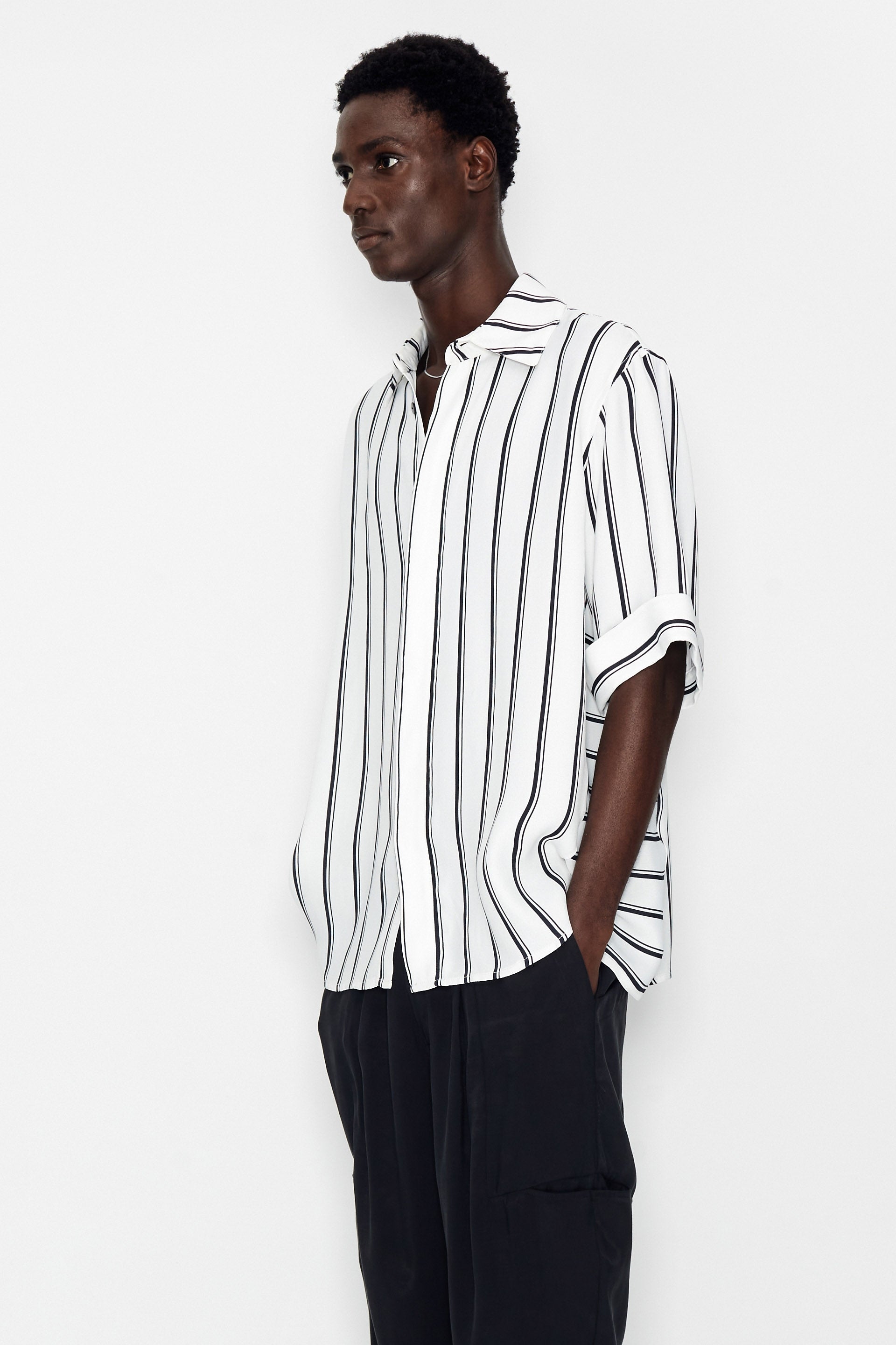 CAPRI BLACK & WHITE