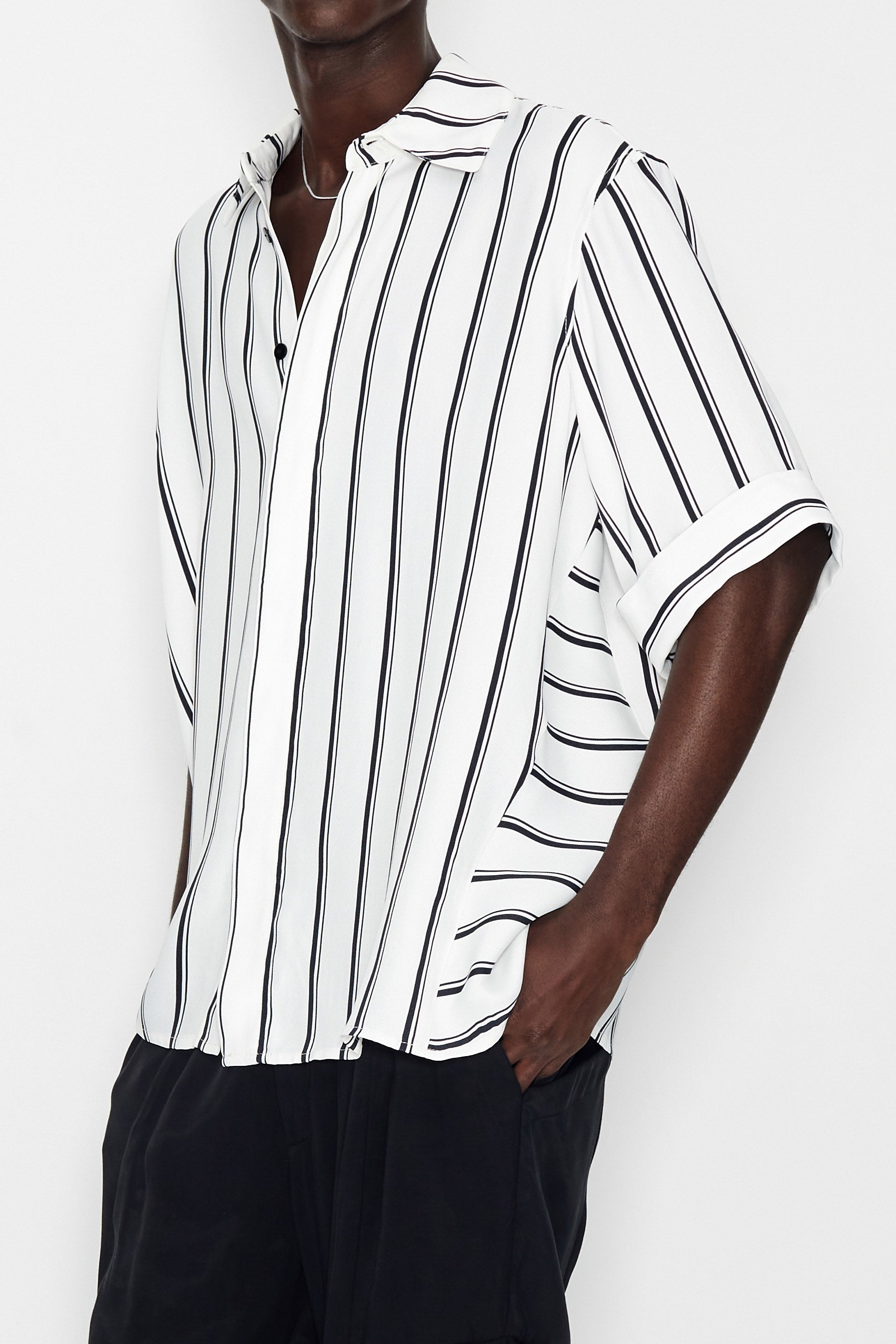 CAPRI BLACK & WHITE