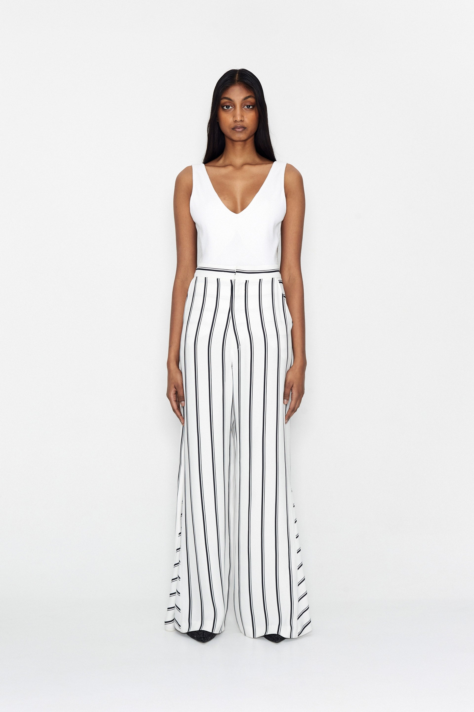 CAPRI BLACK & WHITE