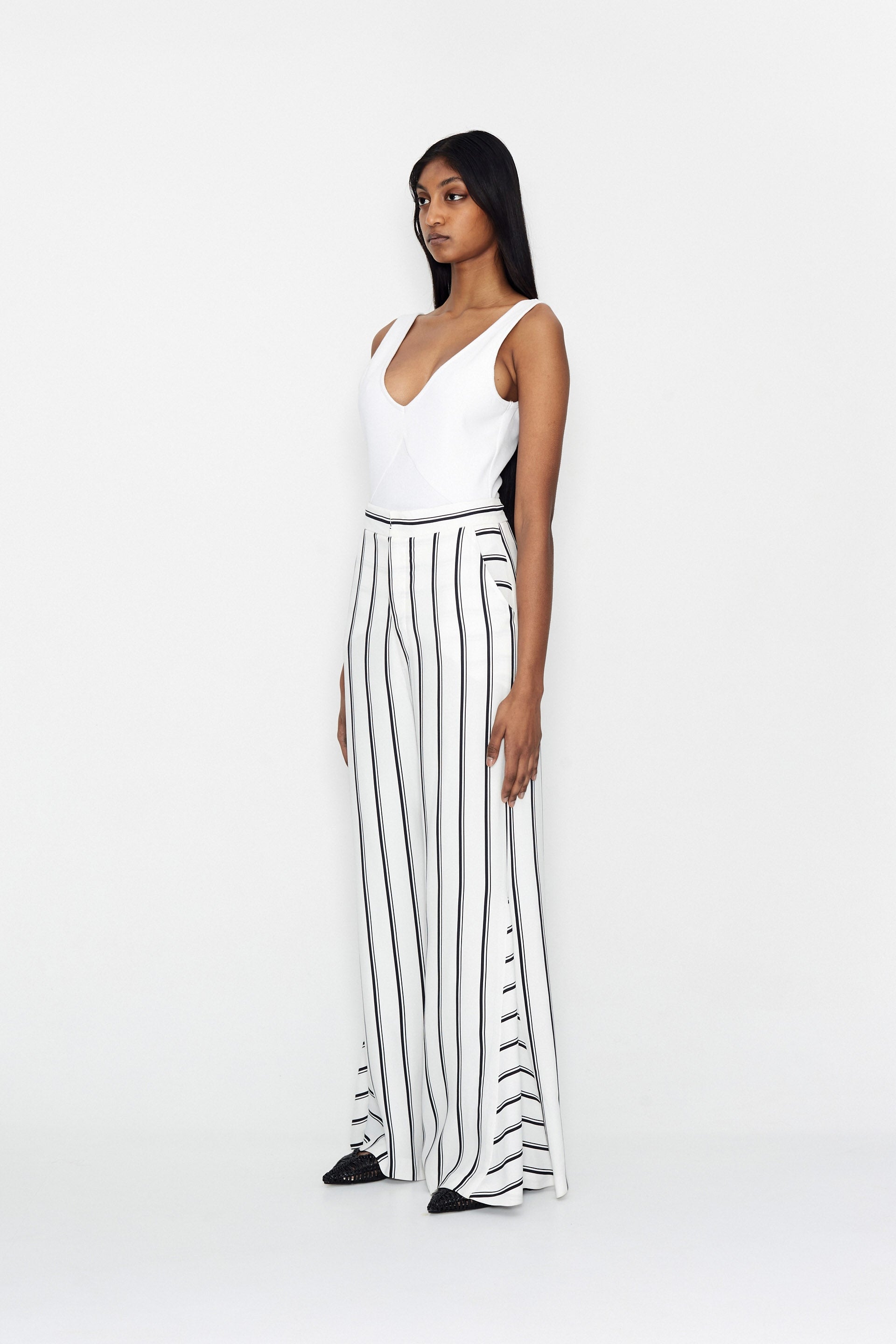 CAPRI BLACK & WHITE
