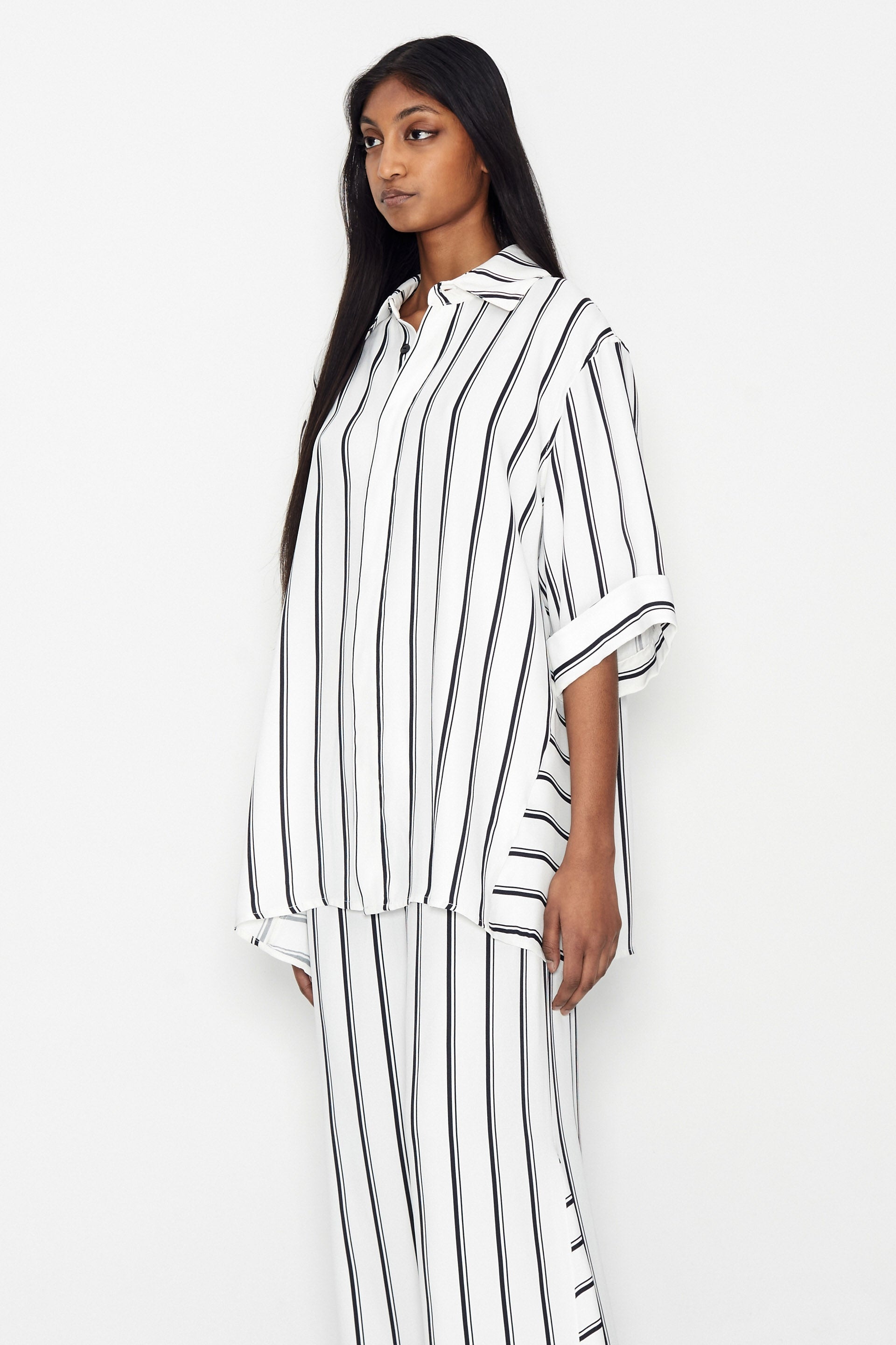 CAPRI BLACK & WHITE