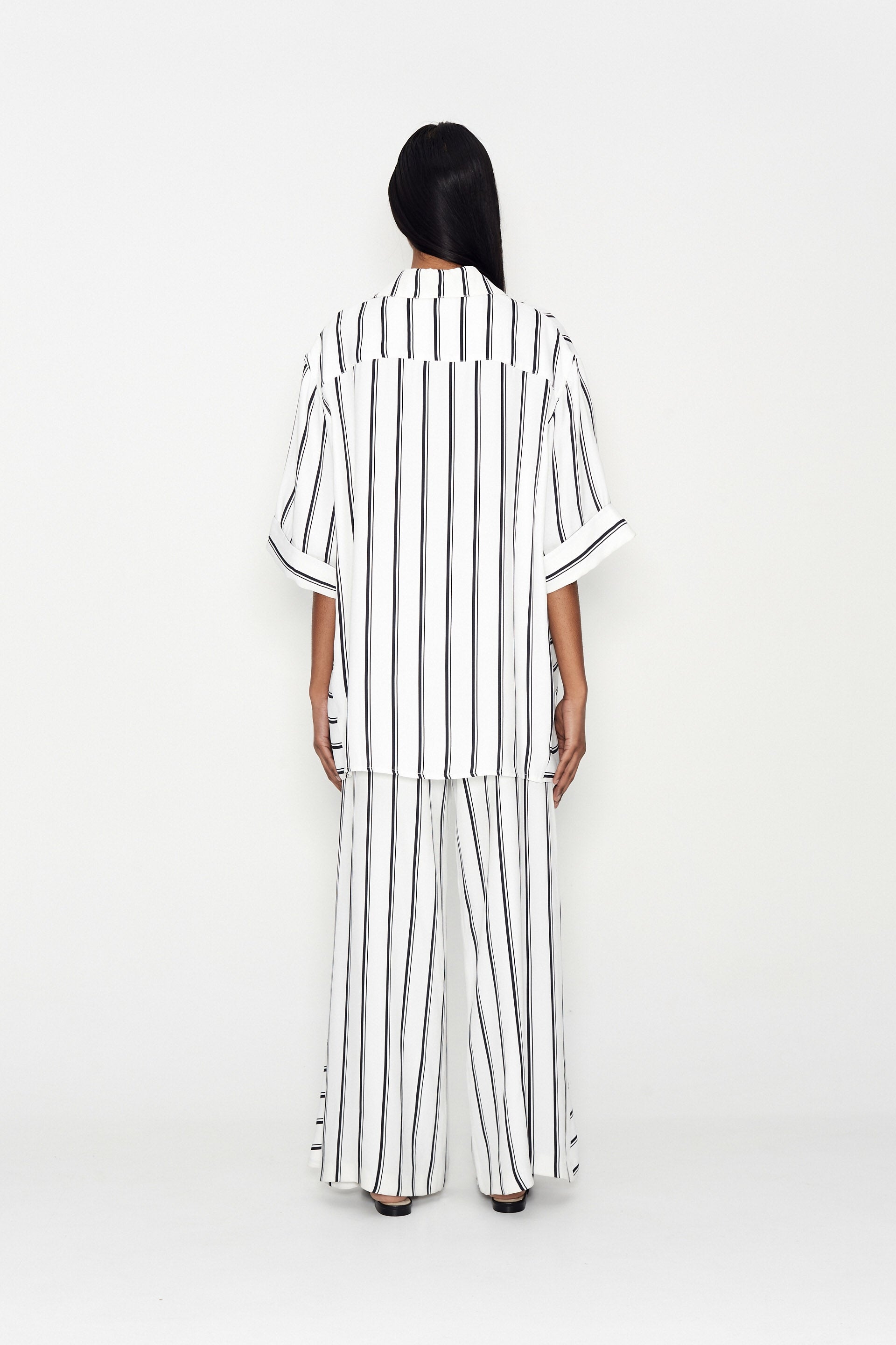 CAPRI BLACK & WHITE