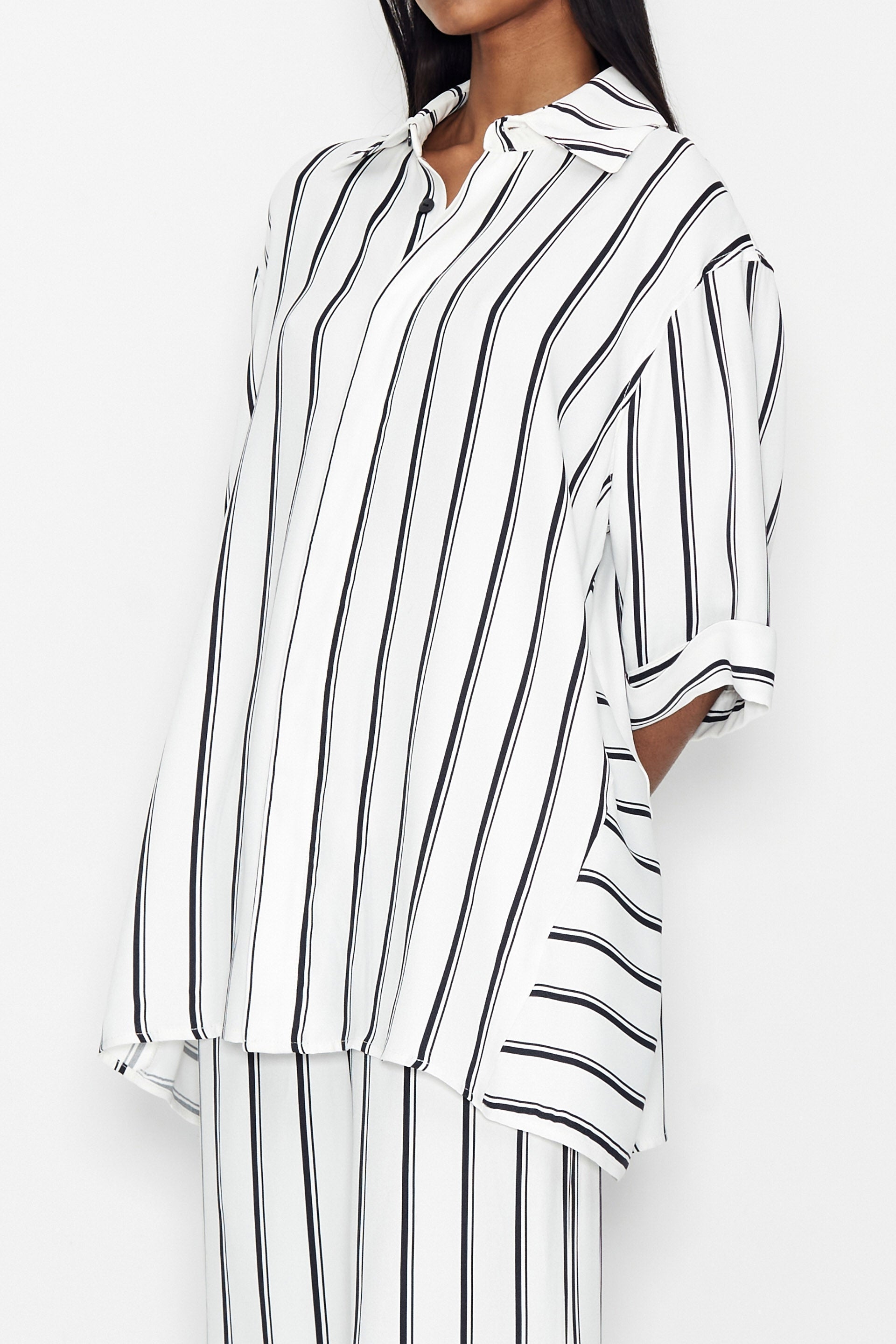 CAPRI BLACK & WHITE